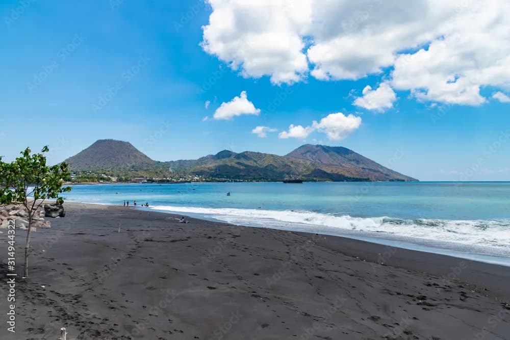 Playa de Arena Negra