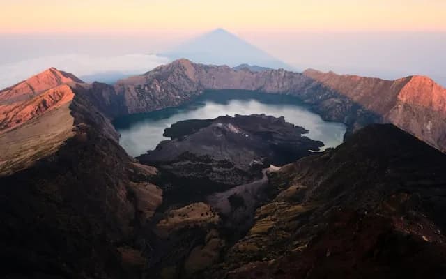 Expedición Rinjani: Cumbre y Lago Segara Anak (3D/2N)