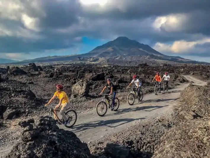 Descenso del volcán en bici